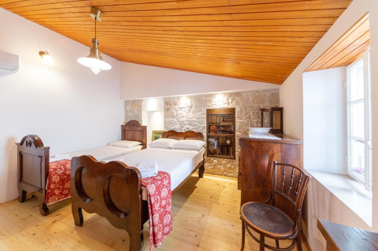 Antique Central Komiza House Nona Nika 외부 사진